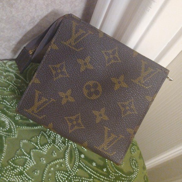 Louis Vuitton Monogram Pouch 12 - Picture 3 of 15